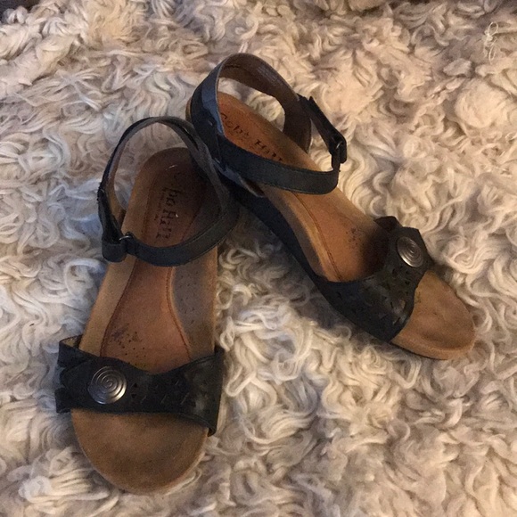 baby shoe string covers with bells